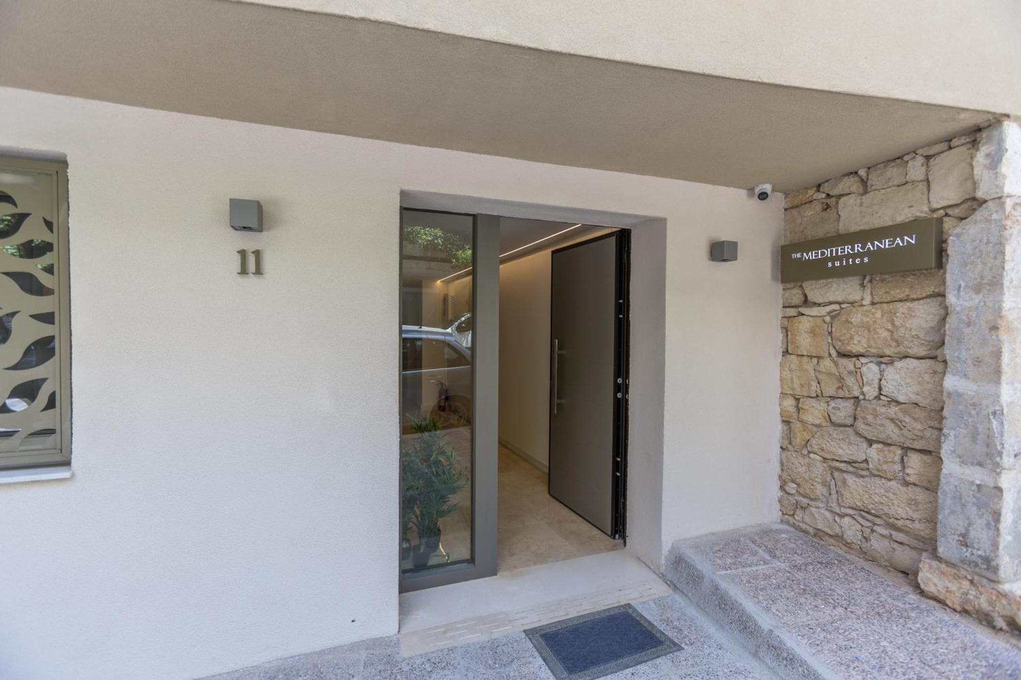 The Mediterranean Suites Пирея Екстериор снимка