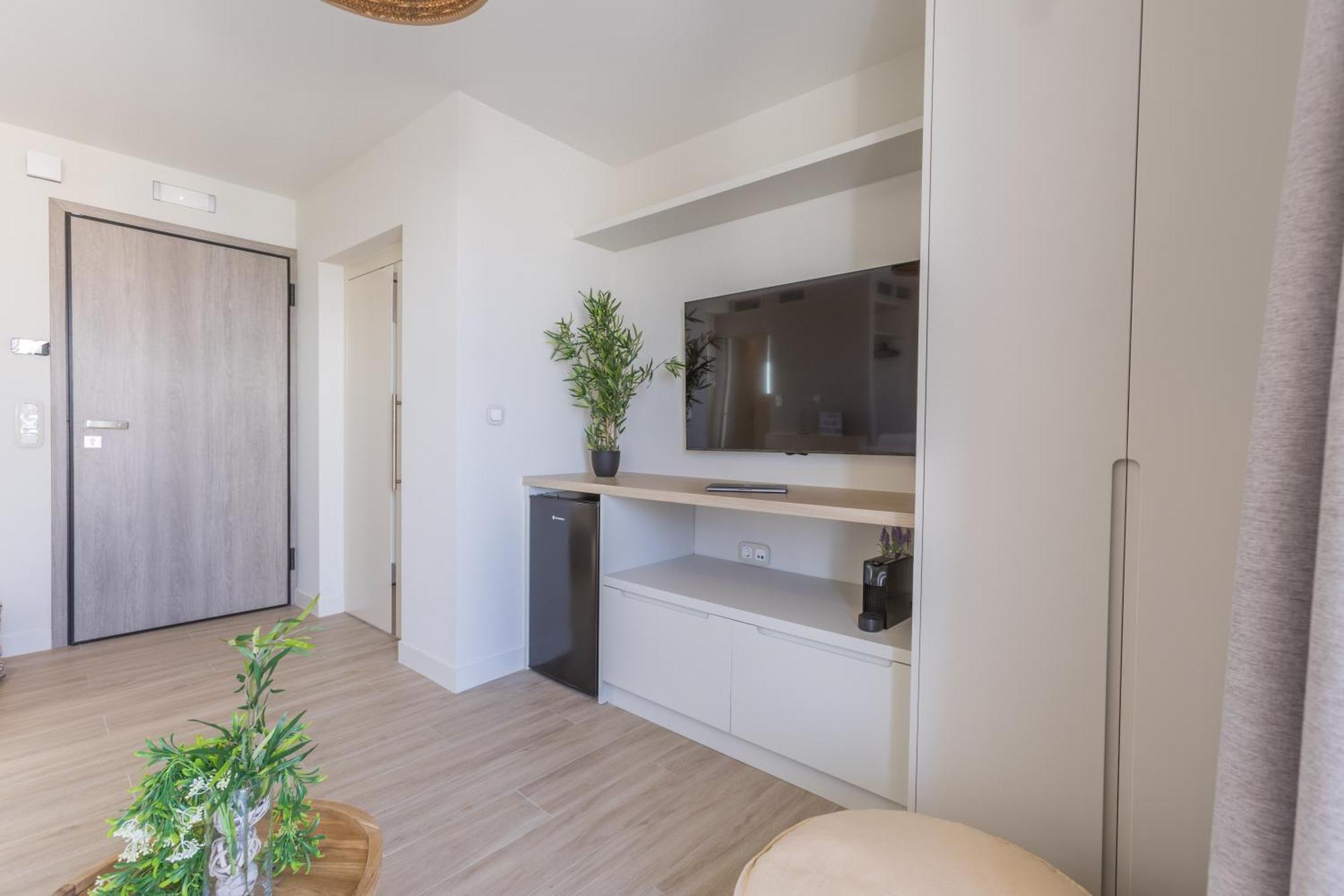 The Mediterranean Suites Пирея Екстериор снимка
