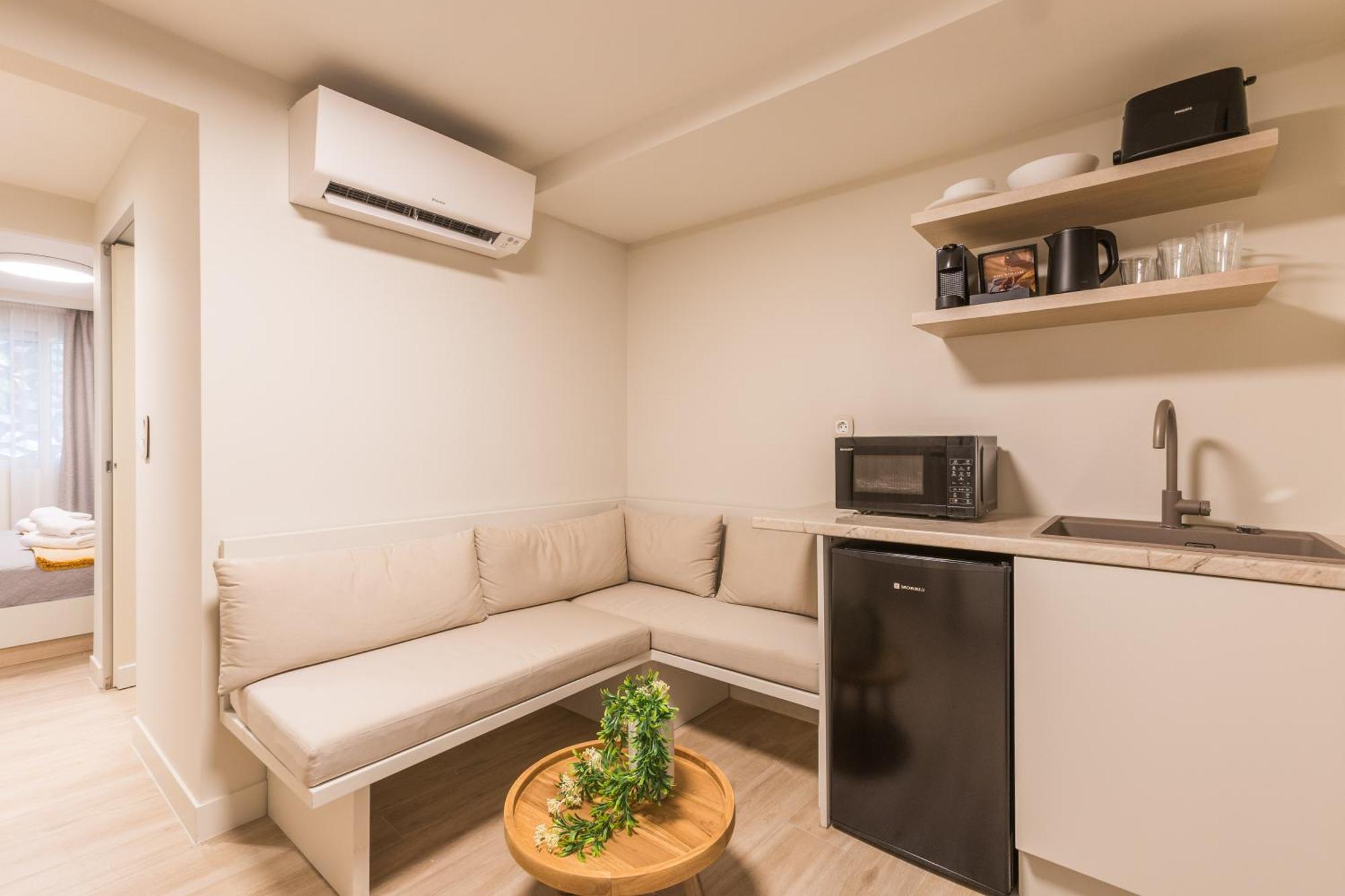 The Mediterranean Suites Пирея Екстериор снимка