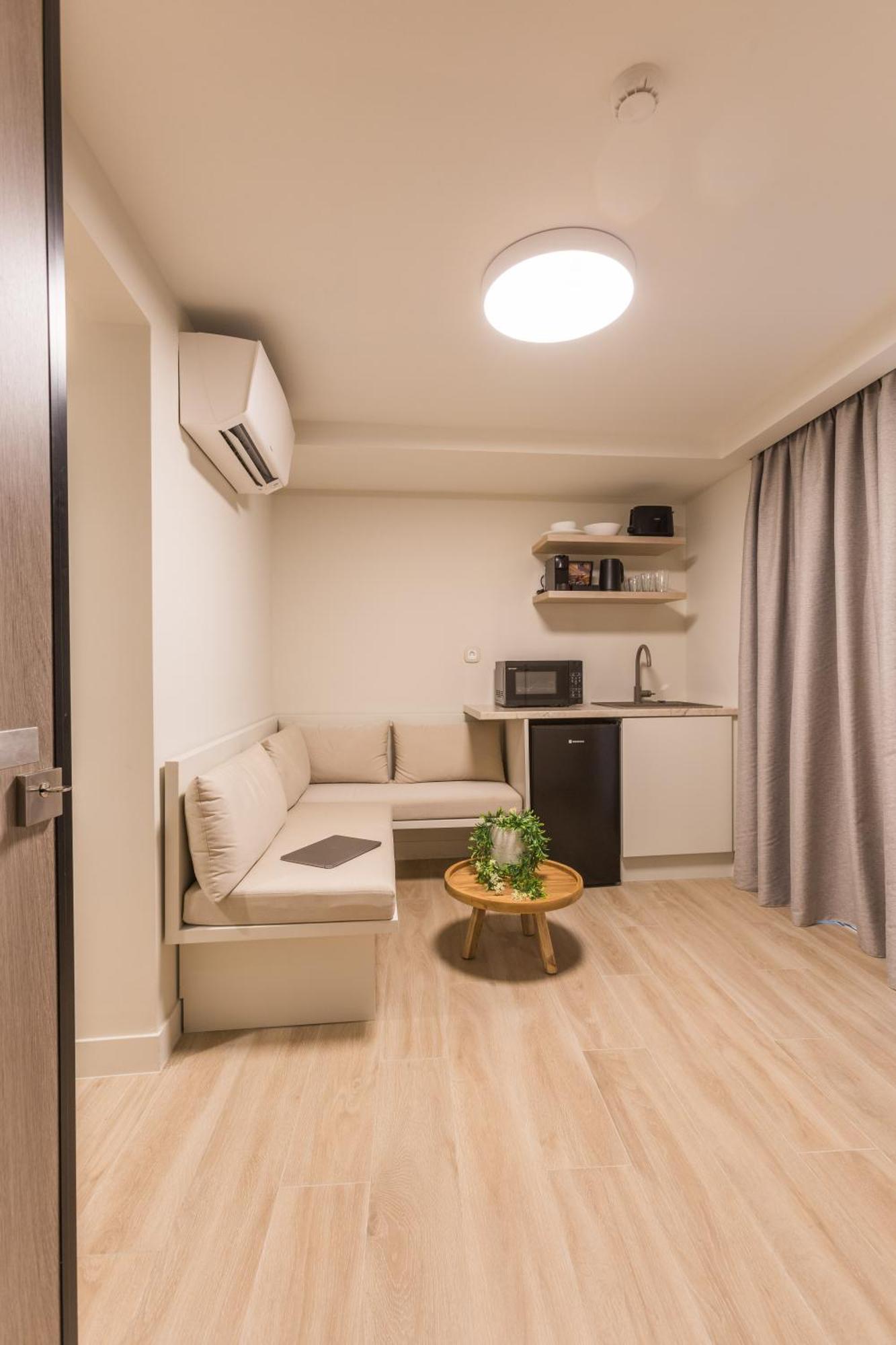 The Mediterranean Suites Пирея Екстериор снимка