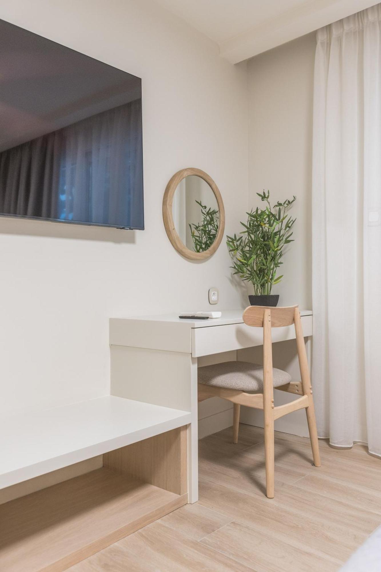 The Mediterranean Suites Пирея Екстериор снимка