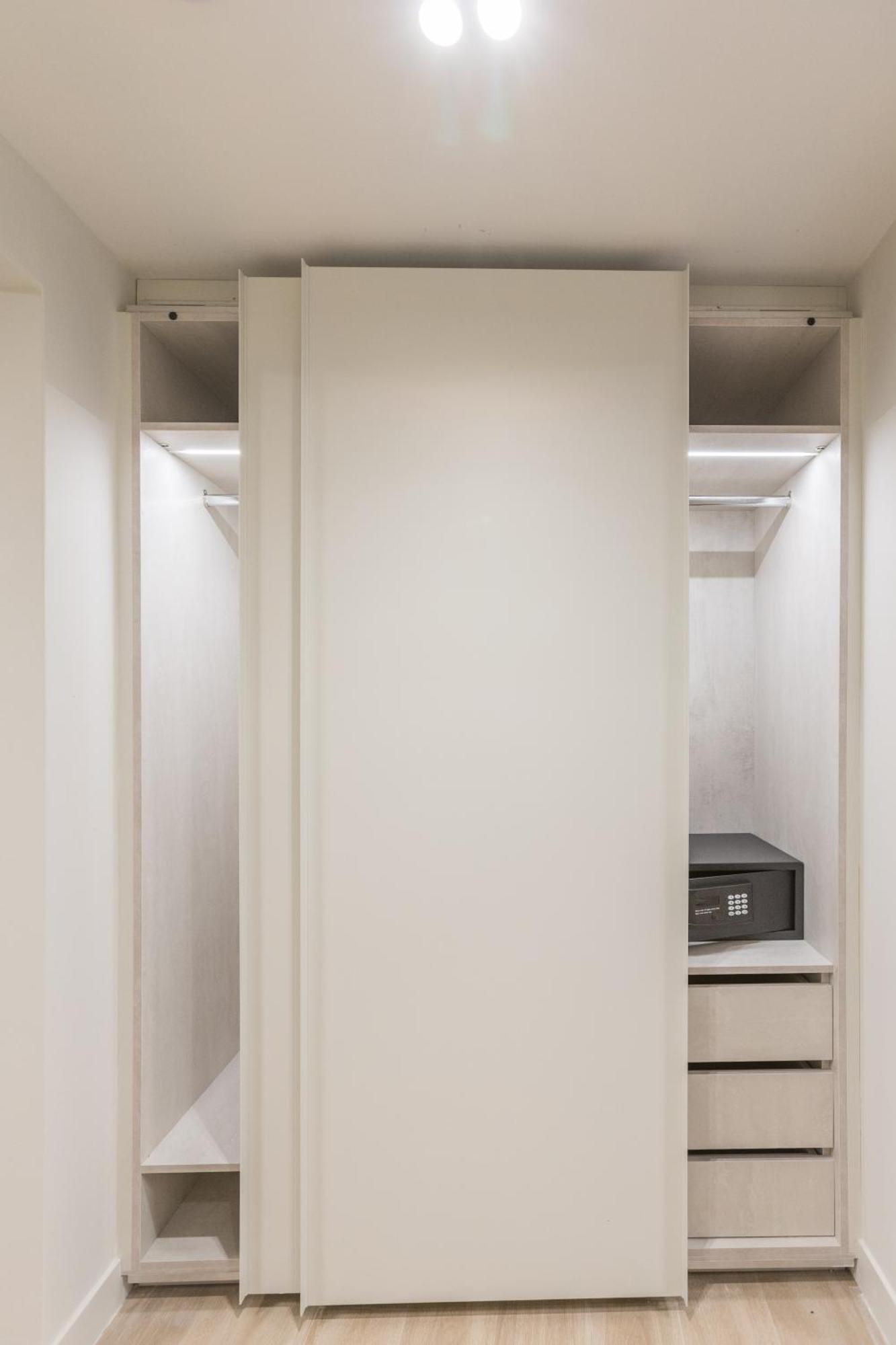 The Mediterranean Suites Пирея Екстериор снимка