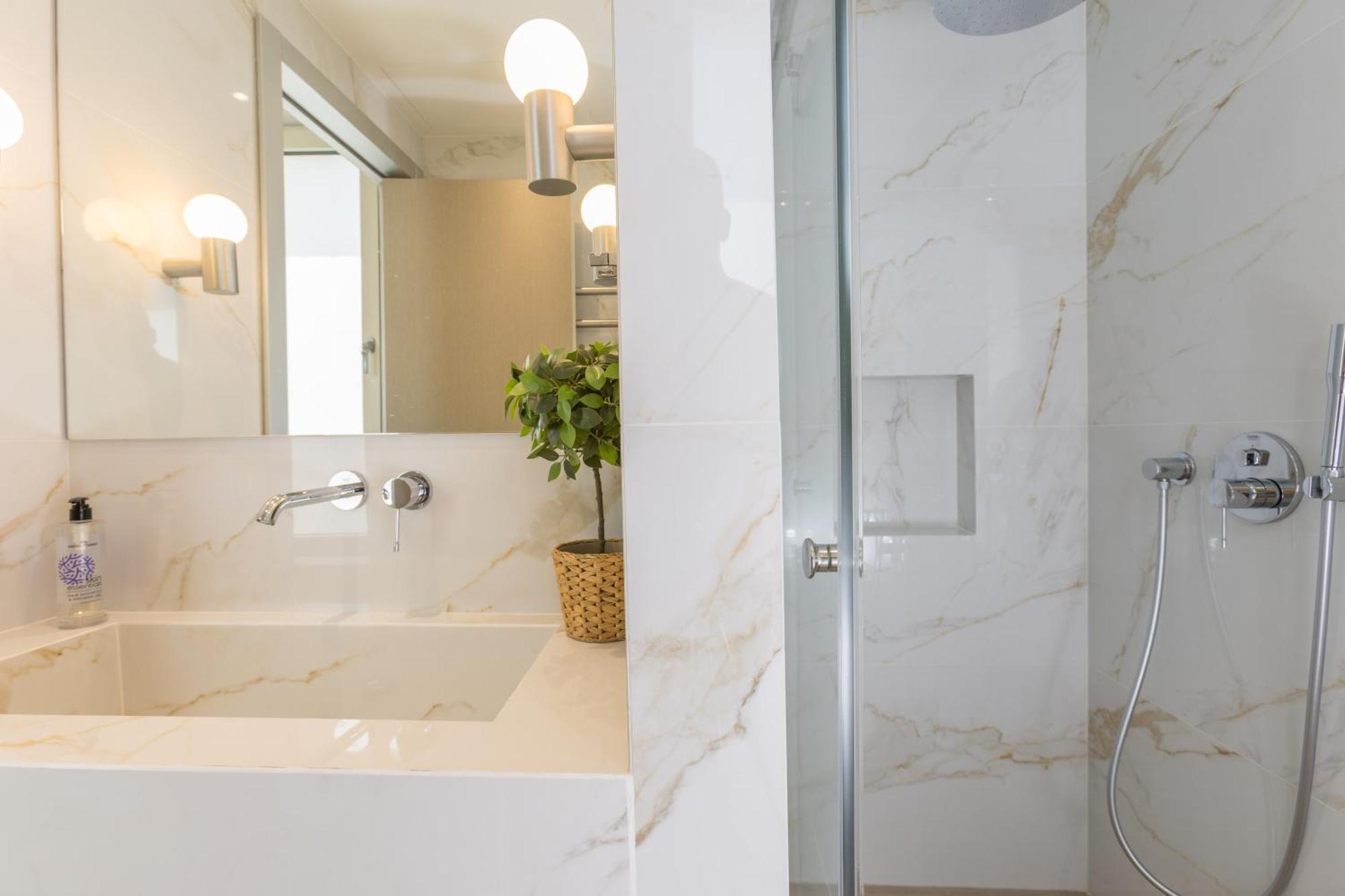 The Mediterranean Suites Пирея Екстериор снимка
