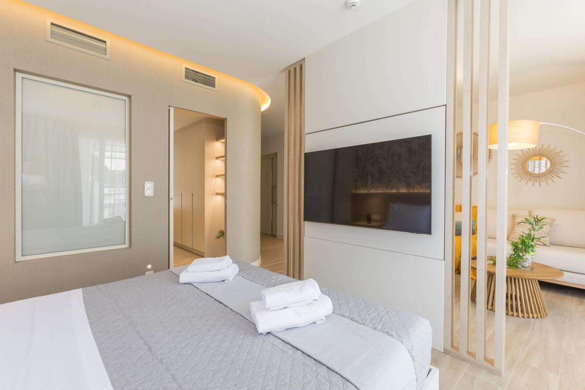 The Mediterranean Suites Пирея Екстериор снимка