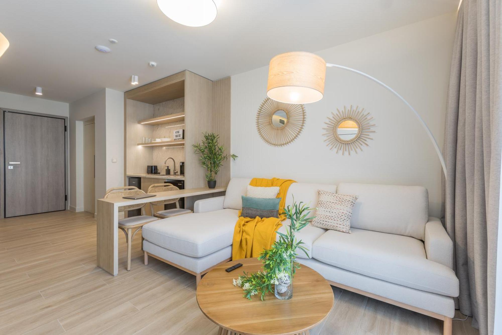 The Mediterranean Suites Пирея Екстериор снимка