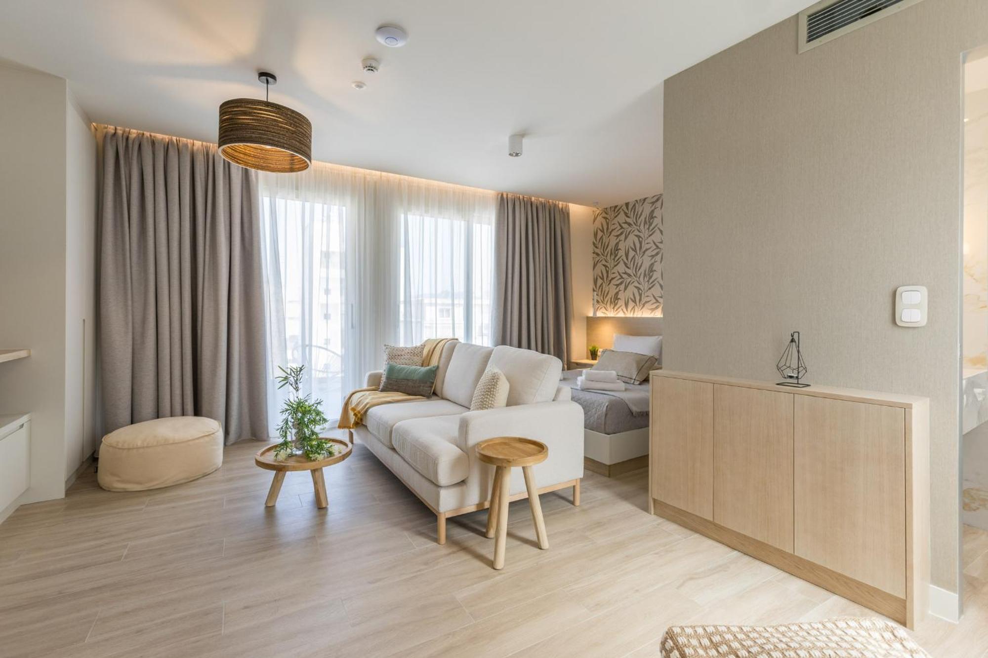The Mediterranean Suites Пирея Екстериор снимка