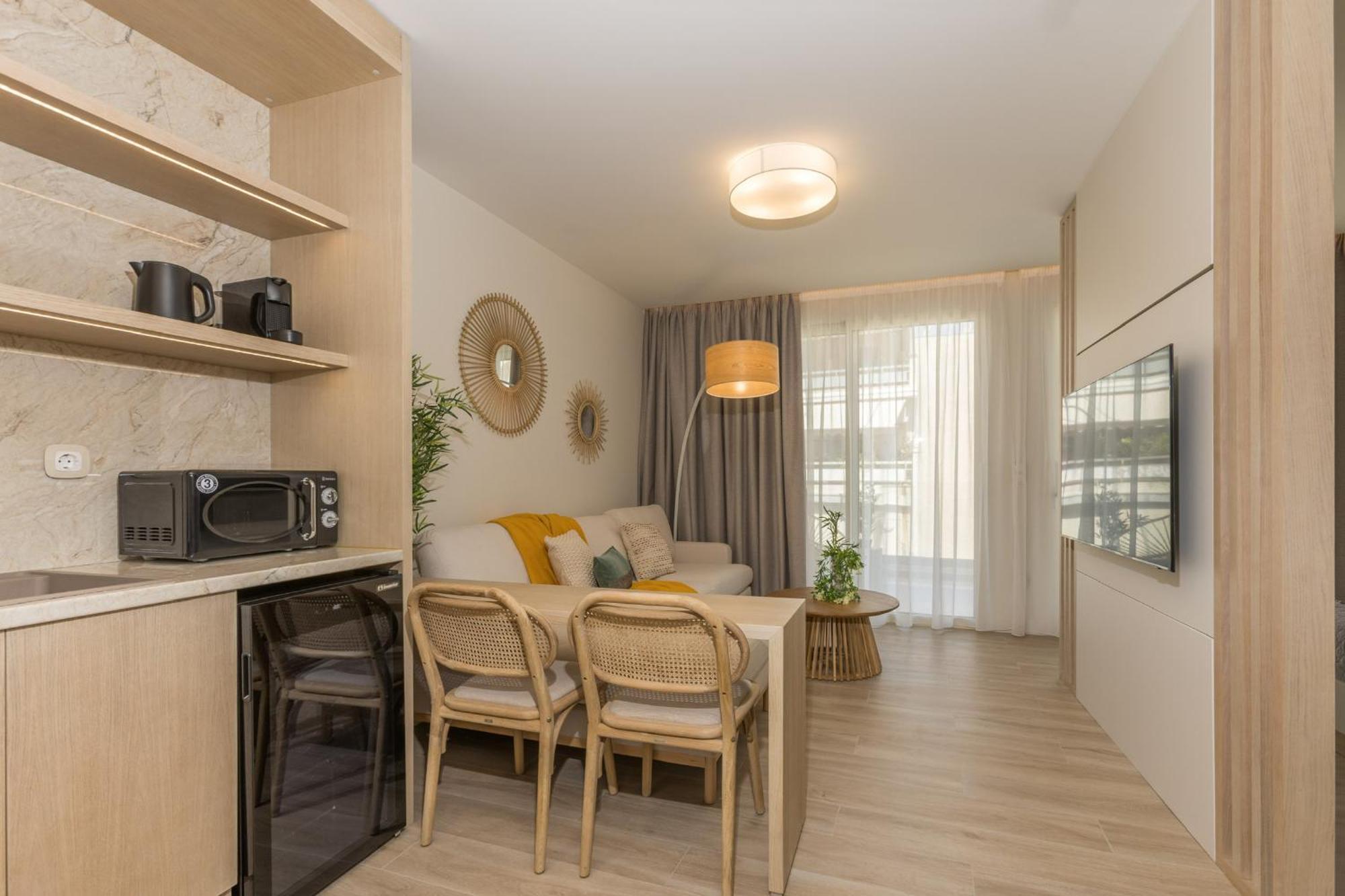 The Mediterranean Suites Пирея Екстериор снимка