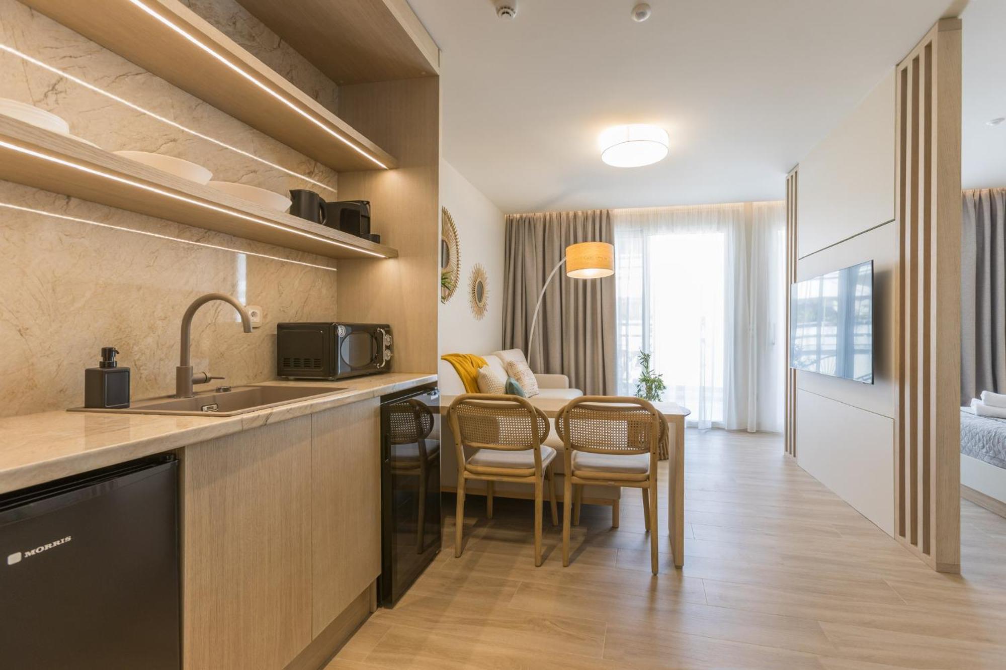 The Mediterranean Suites Пирея Екстериор снимка
